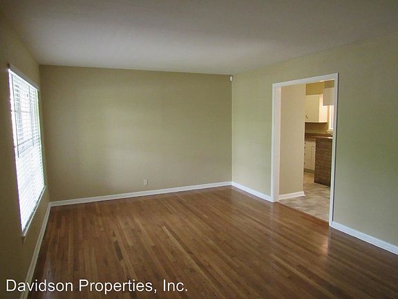 3rd image of 907 Sumner Dr