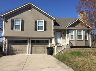 1804 Cheyenne Ct, Greenwood, MO 64034