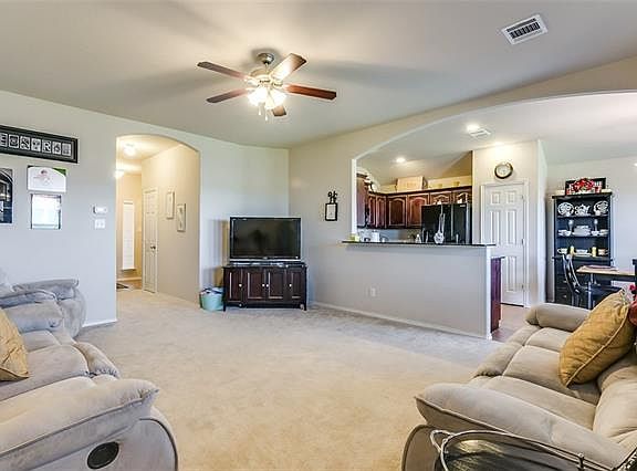4th image of 10421 Manhassett Dr