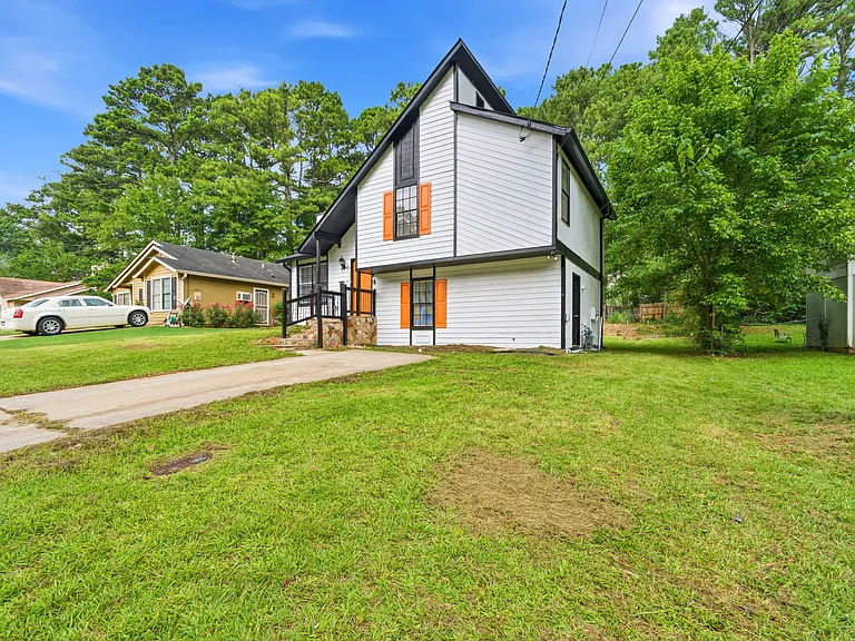 6300 Creekford Dr — Photo 2