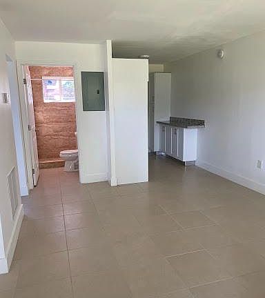 2nd image of 809 NW 15th Ave