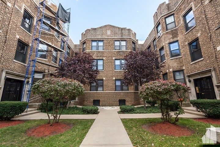 1st image of 629 W Cornelia Ave #37-2W