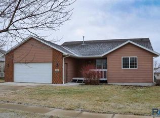 7641 S Rose Crest Trl, Sioux Falls, SD 57108