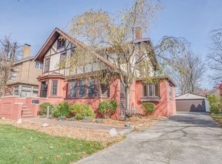 1318 Balfour St, Grosse Pointe, MI 48230