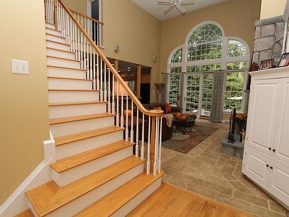 2nd image of 7 Ashley Pl