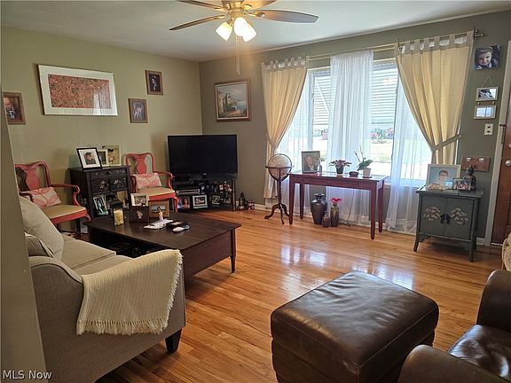 4th image of 15021 Florence Dr