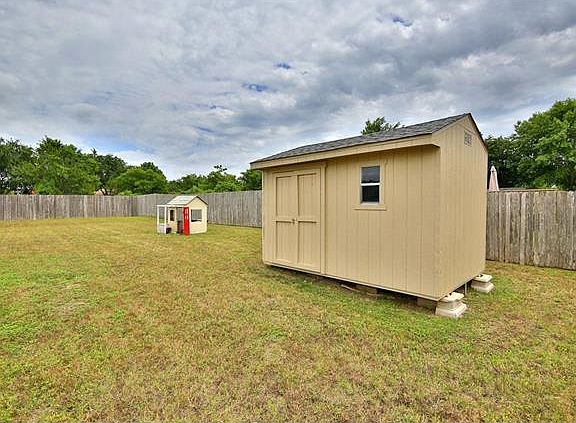 4th image of 2909 Red Bud Ln