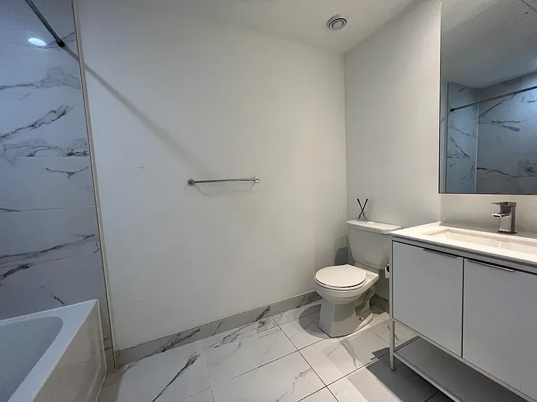 75 Shuter St #2015 — Photo 6