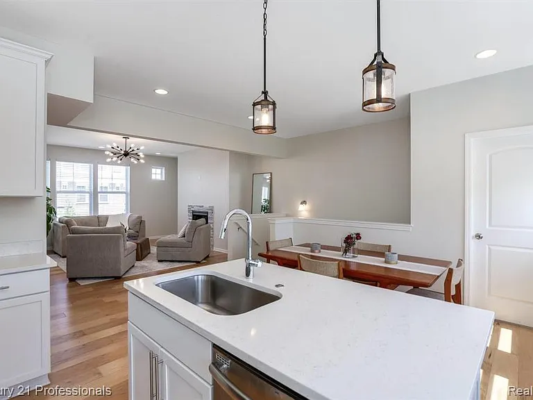 67 Kalter Dr — Photo 6