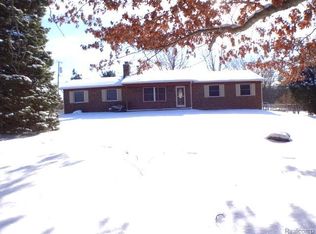 11910 Newman Rd, Brighton, MI 48114