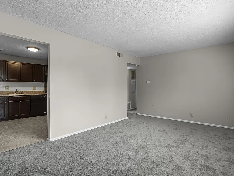 Bermuda Heights Apartments — Photo 8