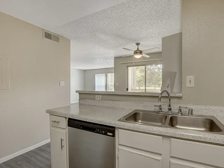 Citrus Apartments — Photo 8