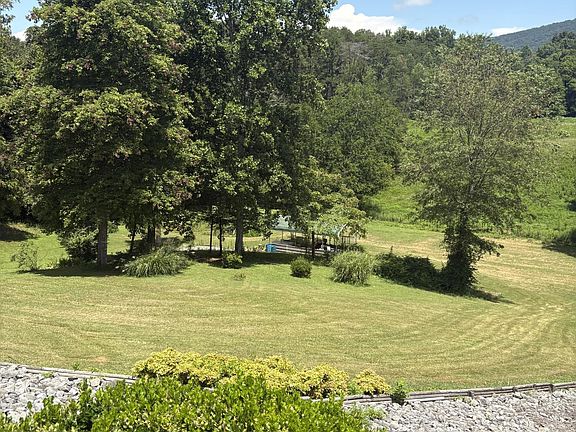 3rd image of 2787 Meadow Crest Ln