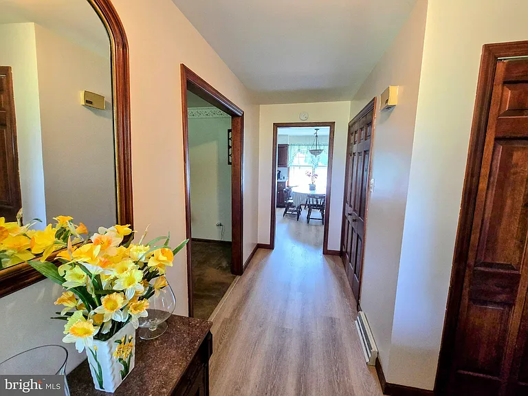 135 Hancock Ln — Photo 4