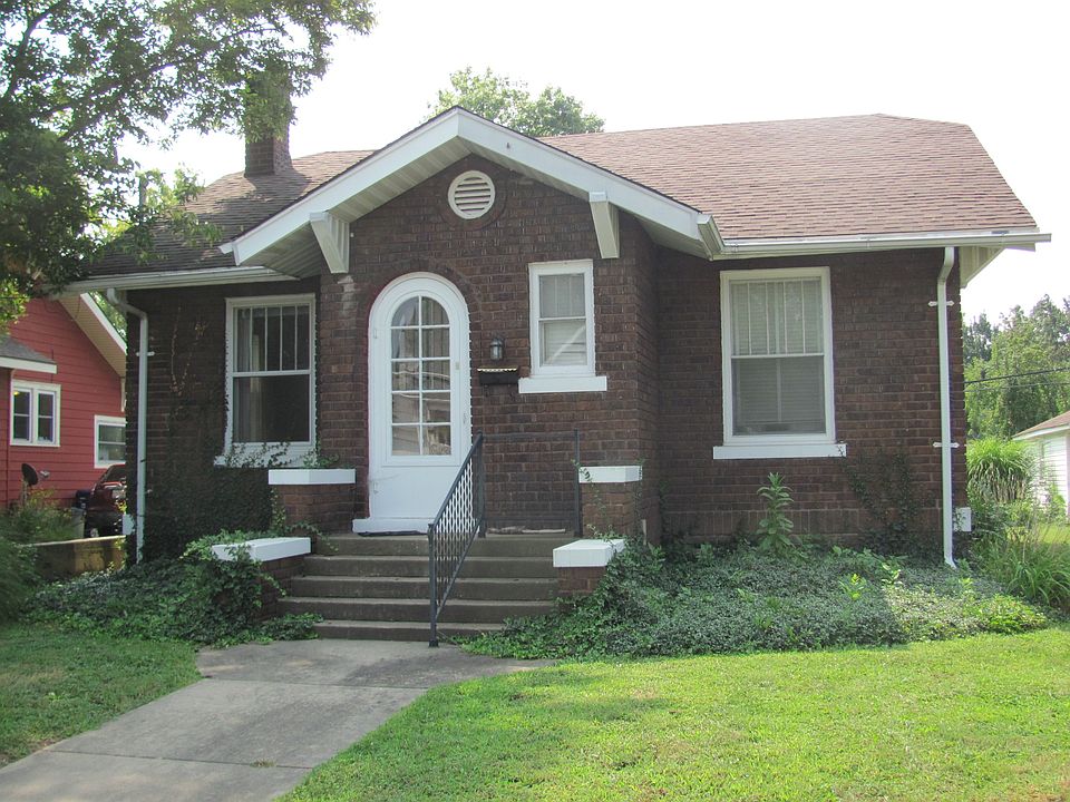 1st image of 1915 Spruce St