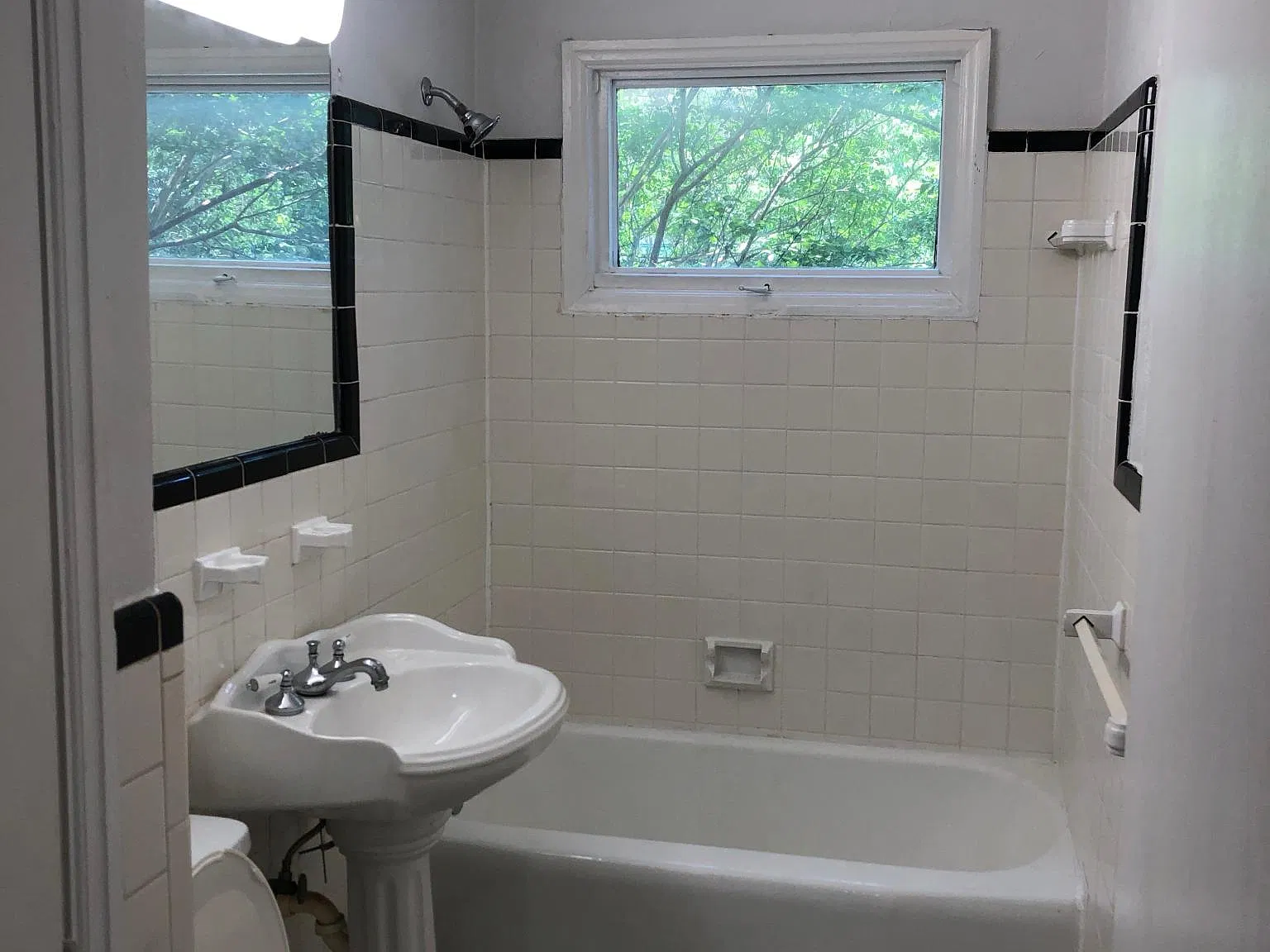 425 Lindbergh Dr NE — Photo 2