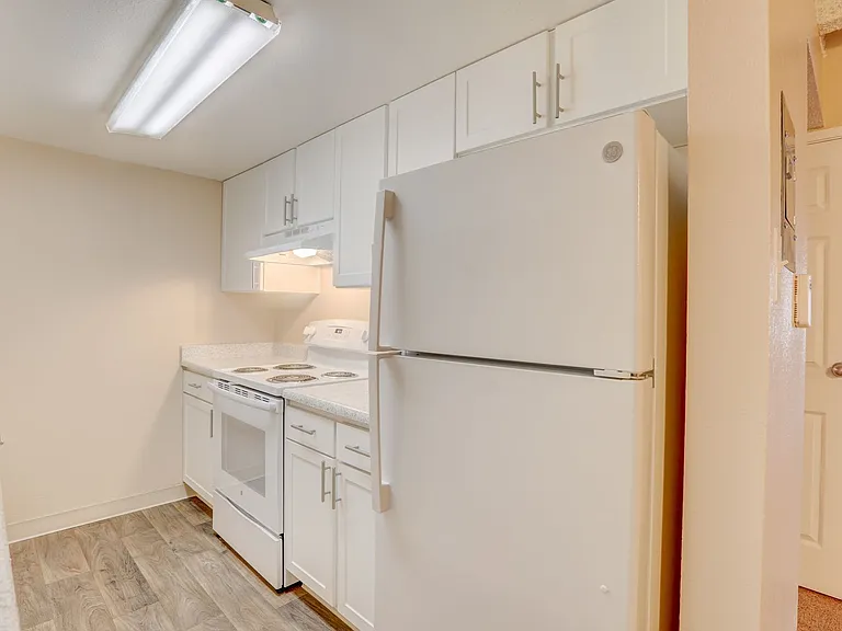 Summit View Village Apartments — Photo 42