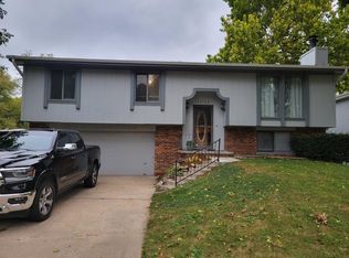 15122 Davenport Cir, Omaha, NE 68154