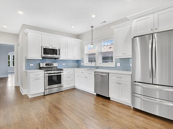 4th image of 6113 N Karlov Ave #1