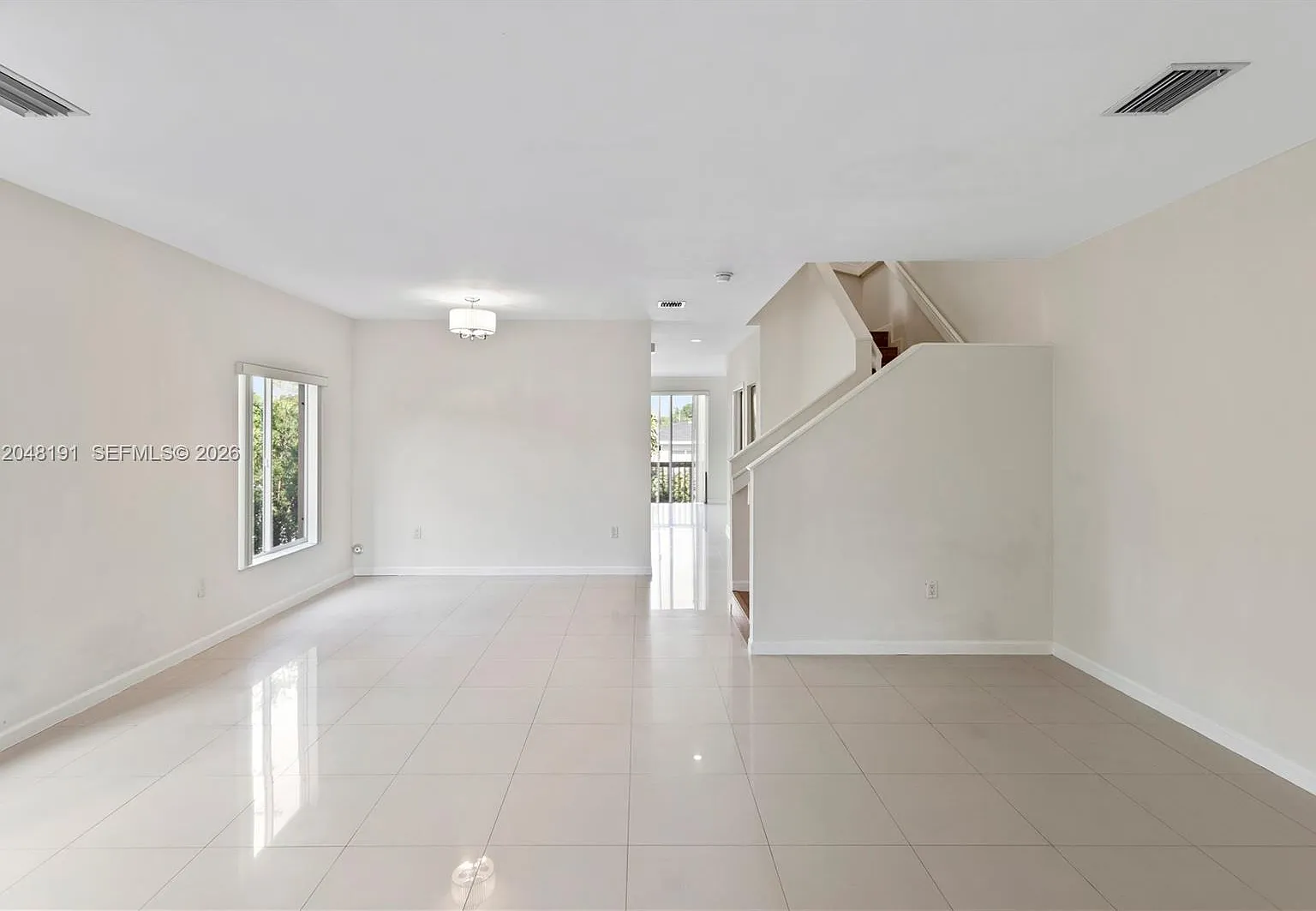 3 bed, 2.5 bath, 2200 sqft, $5,300 — Photo 4