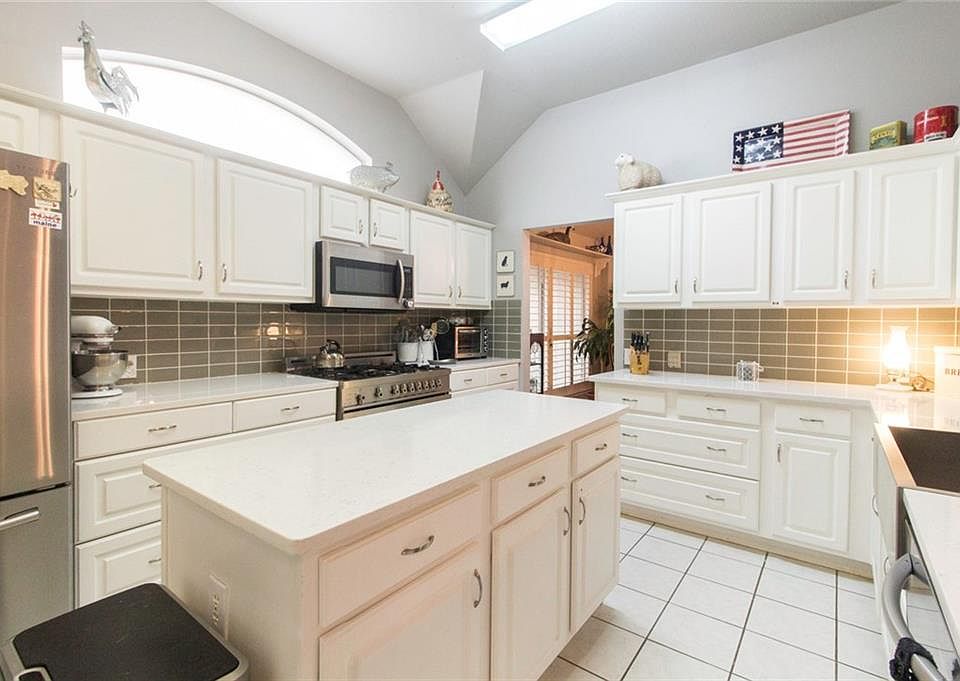 1st image of 4706 Highlands Dr