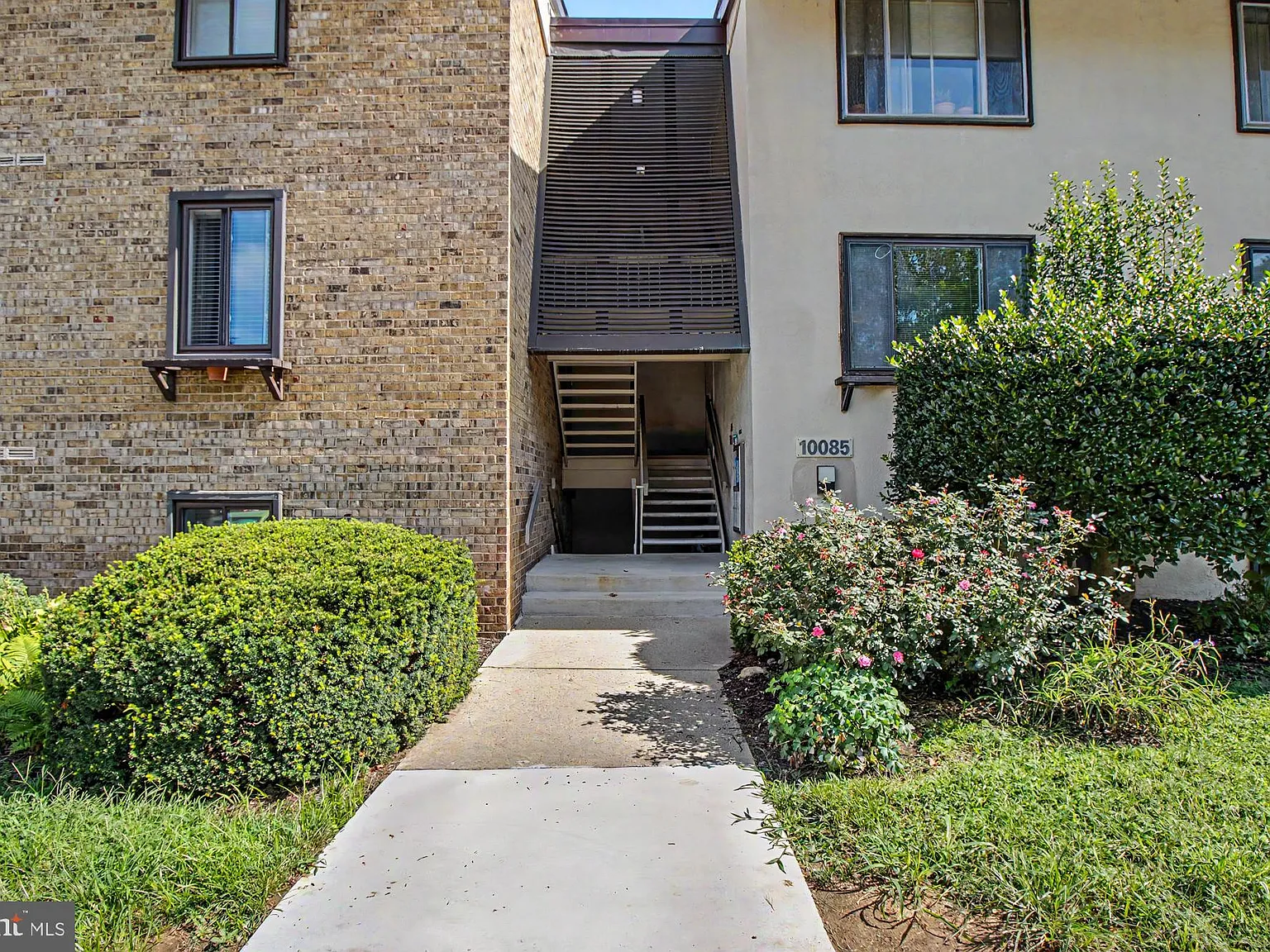 The Cove Condominiums — Photo 2