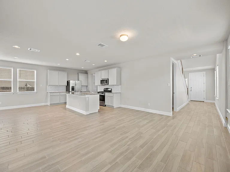 213 Graver St — Photo 7