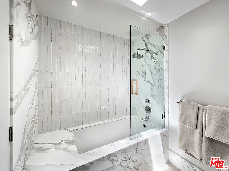 2288 Coldwater Canyon Dr — Photo 33