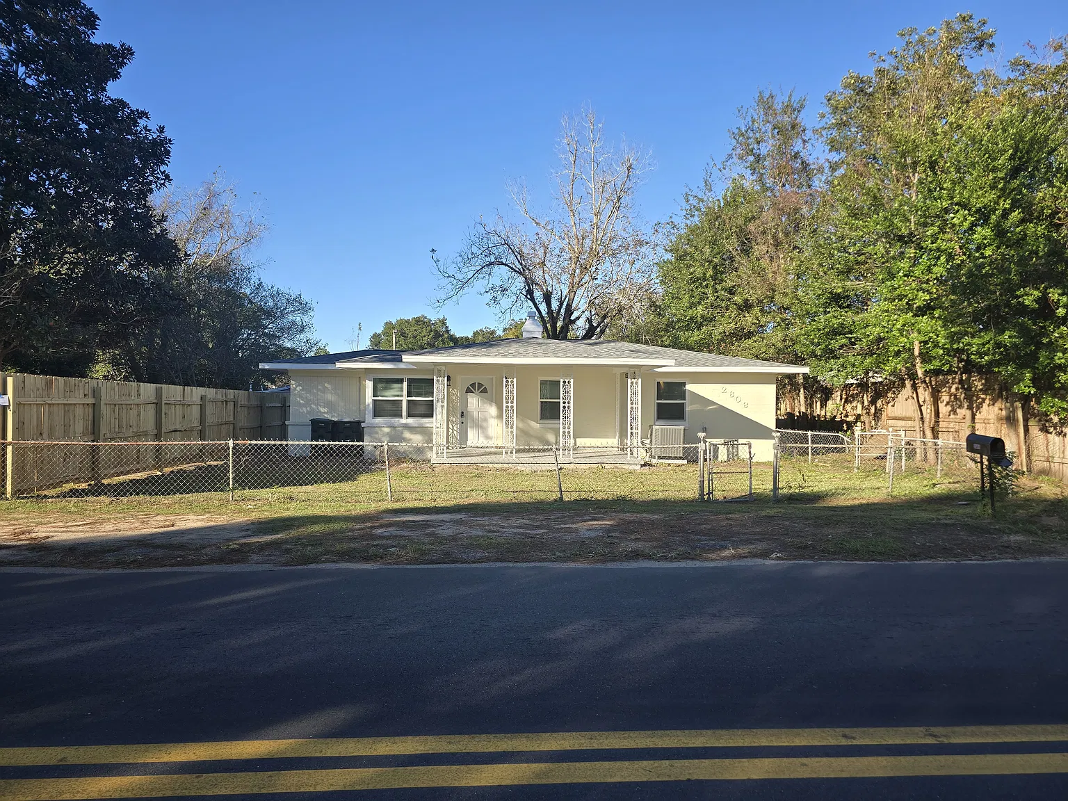3 bed, 1256 sqft, $1,850 — Photo 2