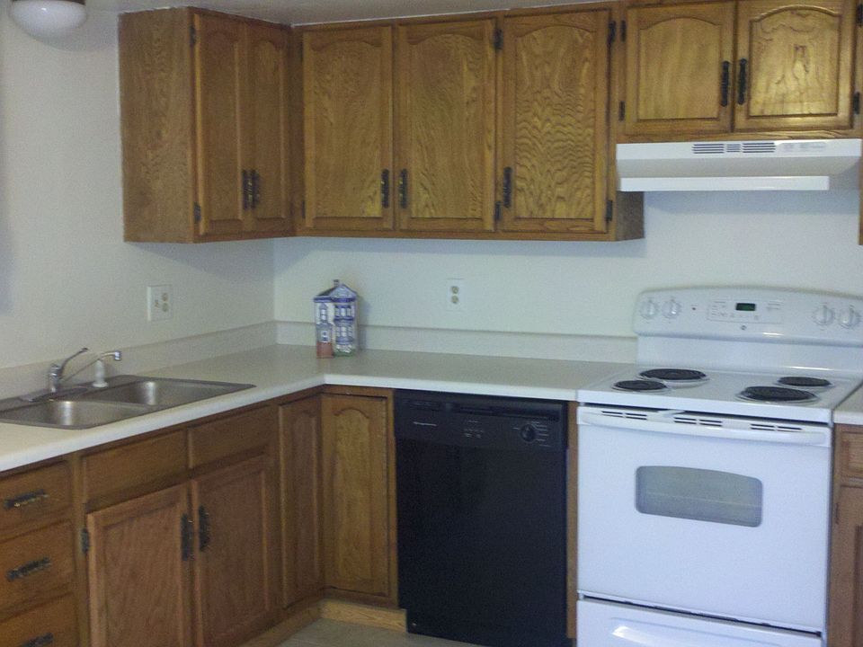 Updated kitchen with tile fl