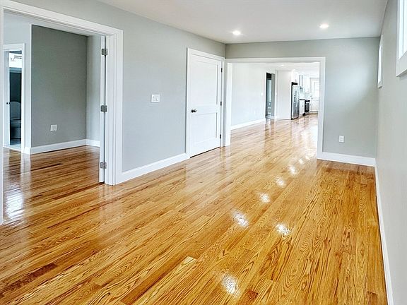 4th image of 338 Sea St