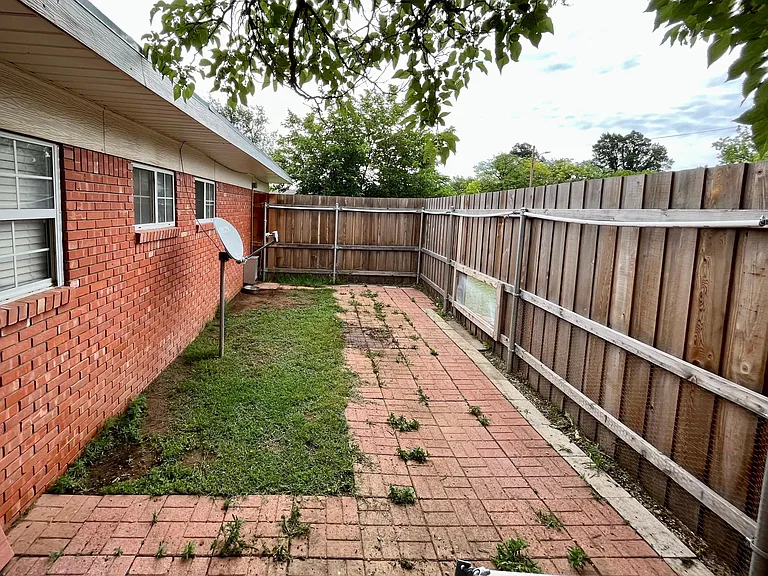 3518 Lynette Dr — Photo 34