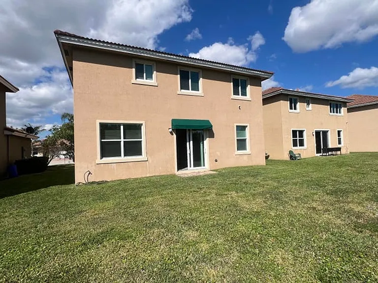 810 Palm Tree Ln — Photo 10