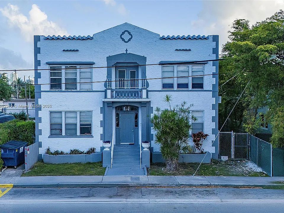 1st image of 720 SW 5th St APT 2