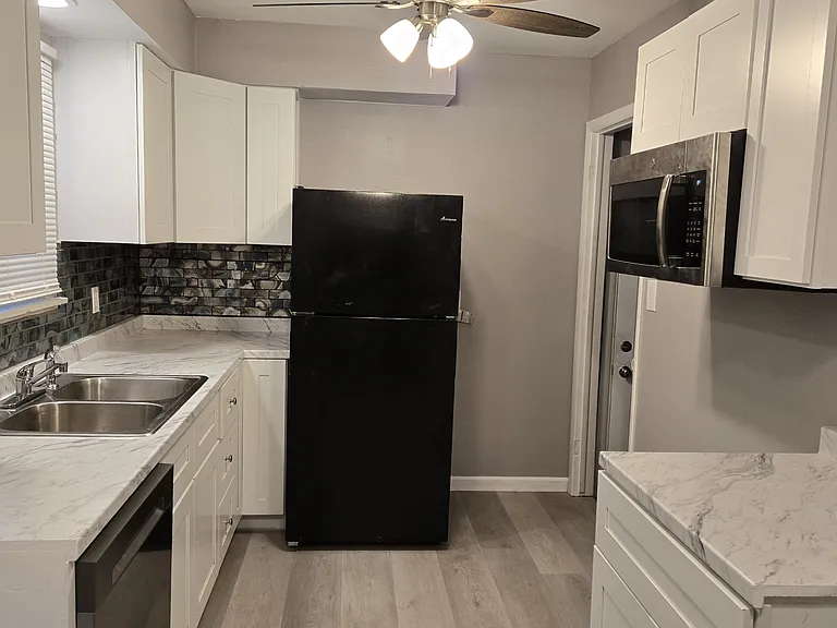 805 E Hemphill Rd — Photo 9