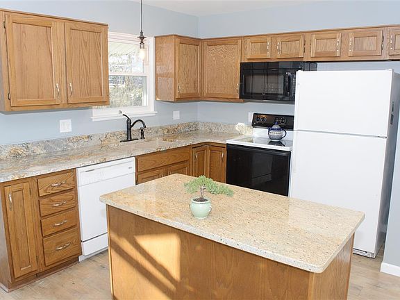 3rd image of 116 Eastshore Dr
