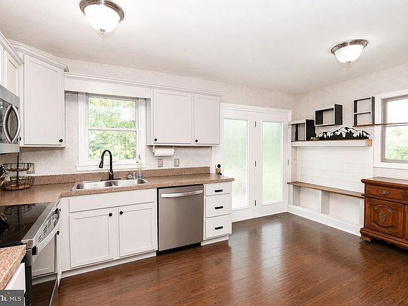 3rd image of 1410 Strobridge Rd