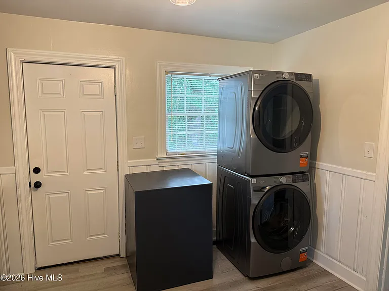 110 N Warren St — Photo 8
