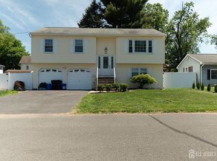 128 Jay Pl, Middlesex, NJ 08846