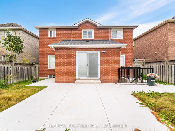 495 Fairview Rd W, Mississauga, ON L5B 3W7