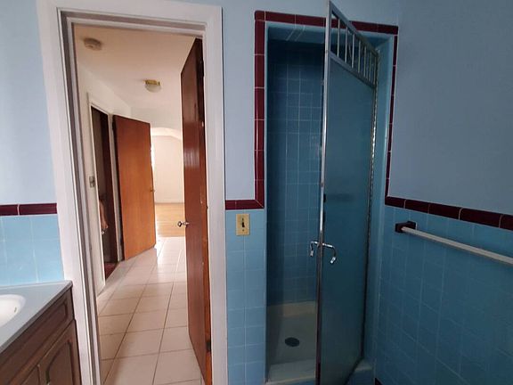 4th image of 122 Hyatt Ave Floor 2