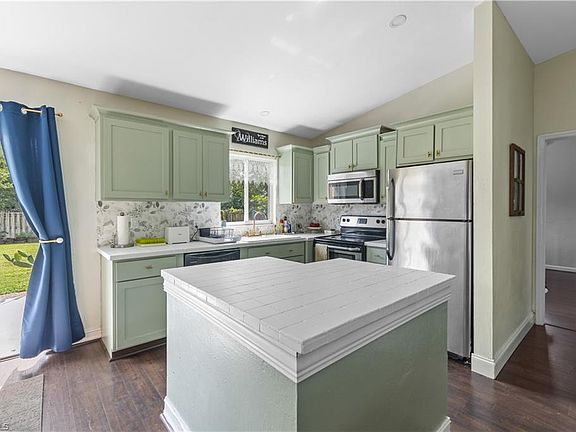 4th image of 3310 Valencia DR