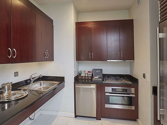 3rd image of 1 Central Park N #516