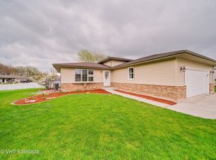 904 Knollside Rd, New Lenox, IL 60451