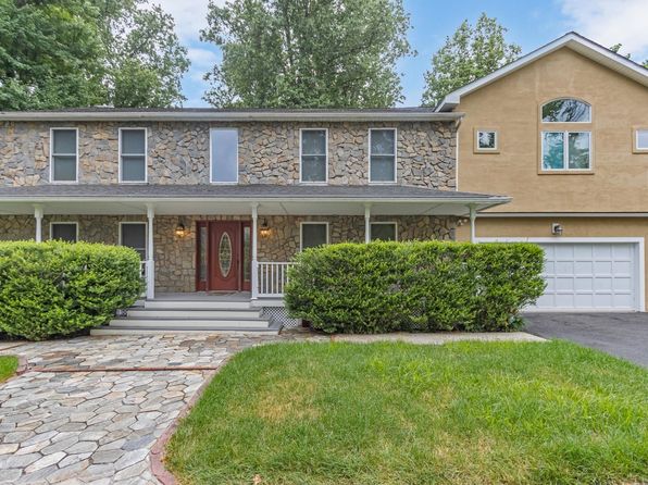203 Follin Ln SE, Vienna, VA 22180