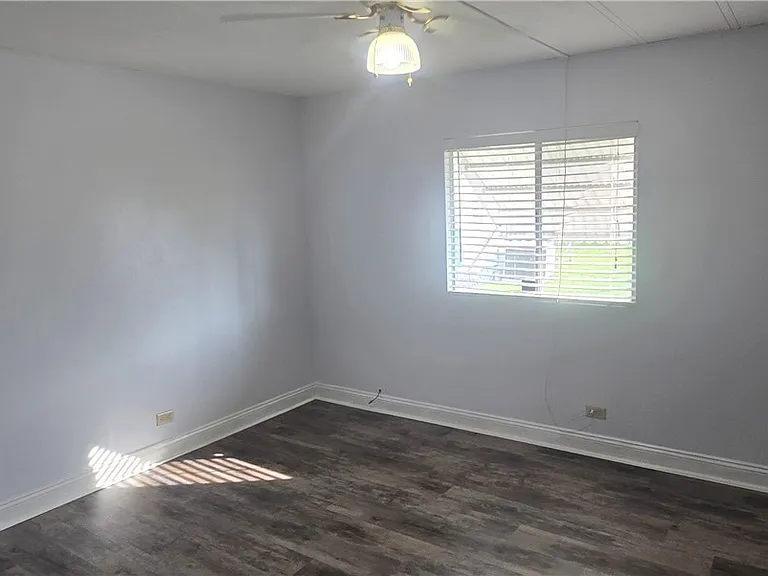 612 Pine Grove Ct — Photo 15