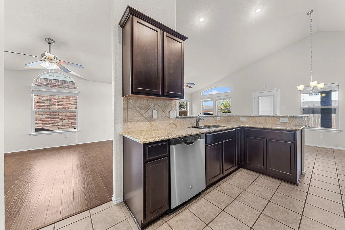 Building Photo - 5339 Dauphin Dr
