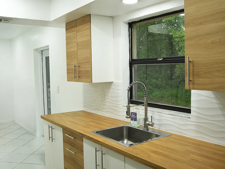 215 Leroy Ave #B — Photo 1