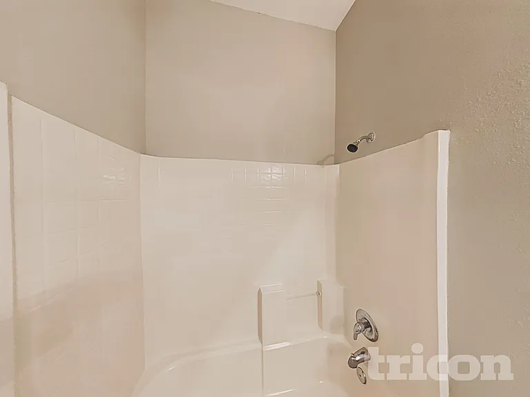 1013 Kingsley Dr — Photo 15