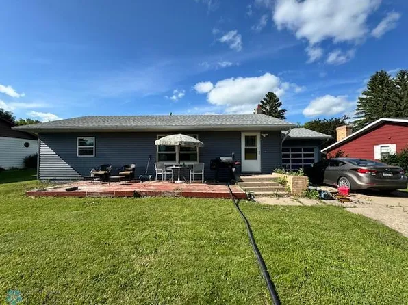 305 7th St E, Finley, ND 58230